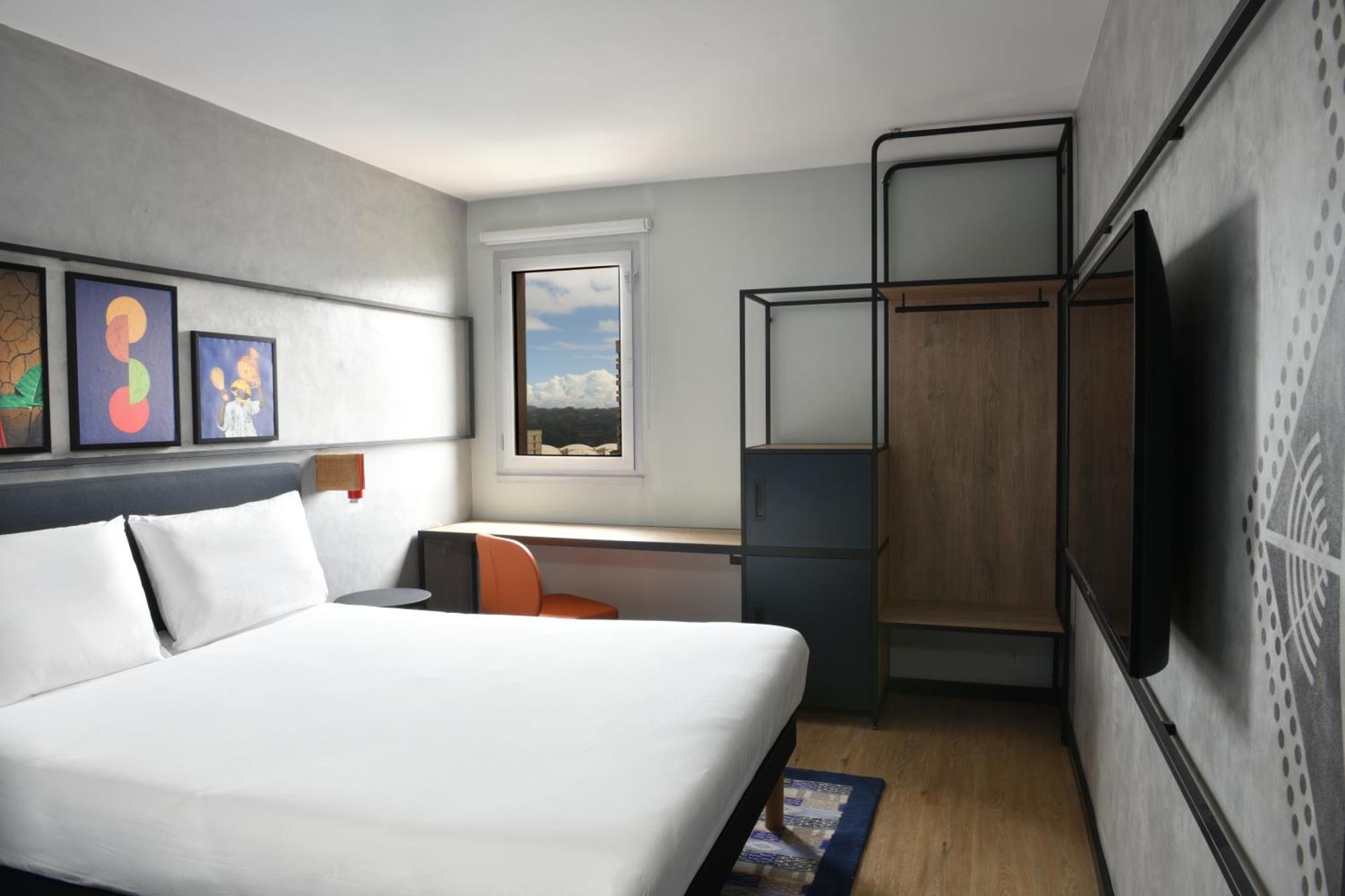 Ibis Styles Abidjan Plateau Hotel Exterior photo