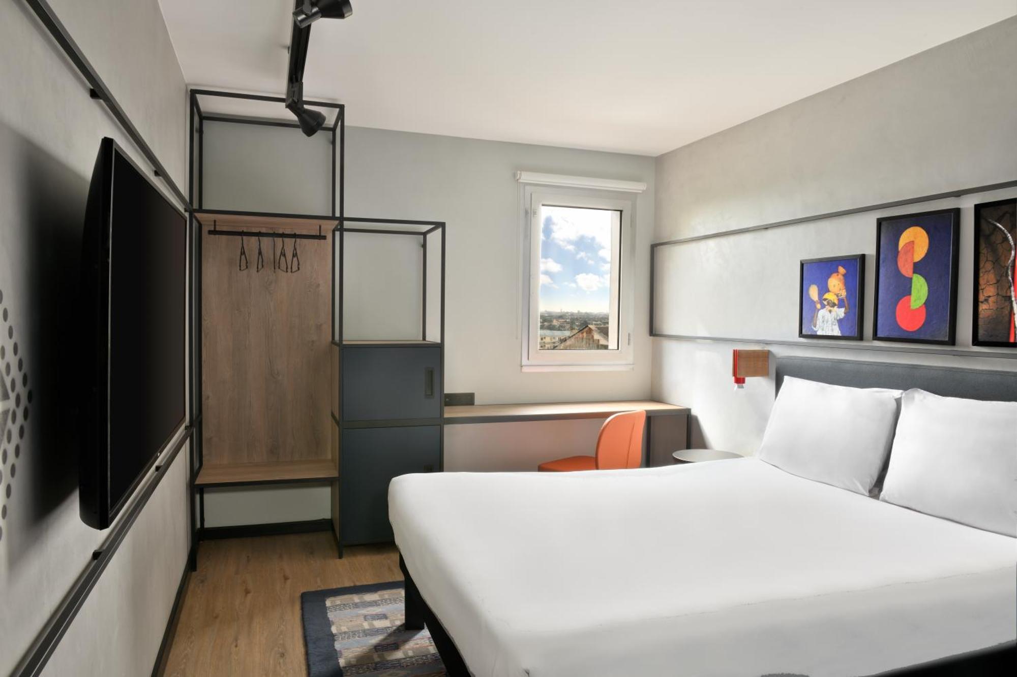 Ibis Styles Abidjan Plateau Hotel Exterior photo