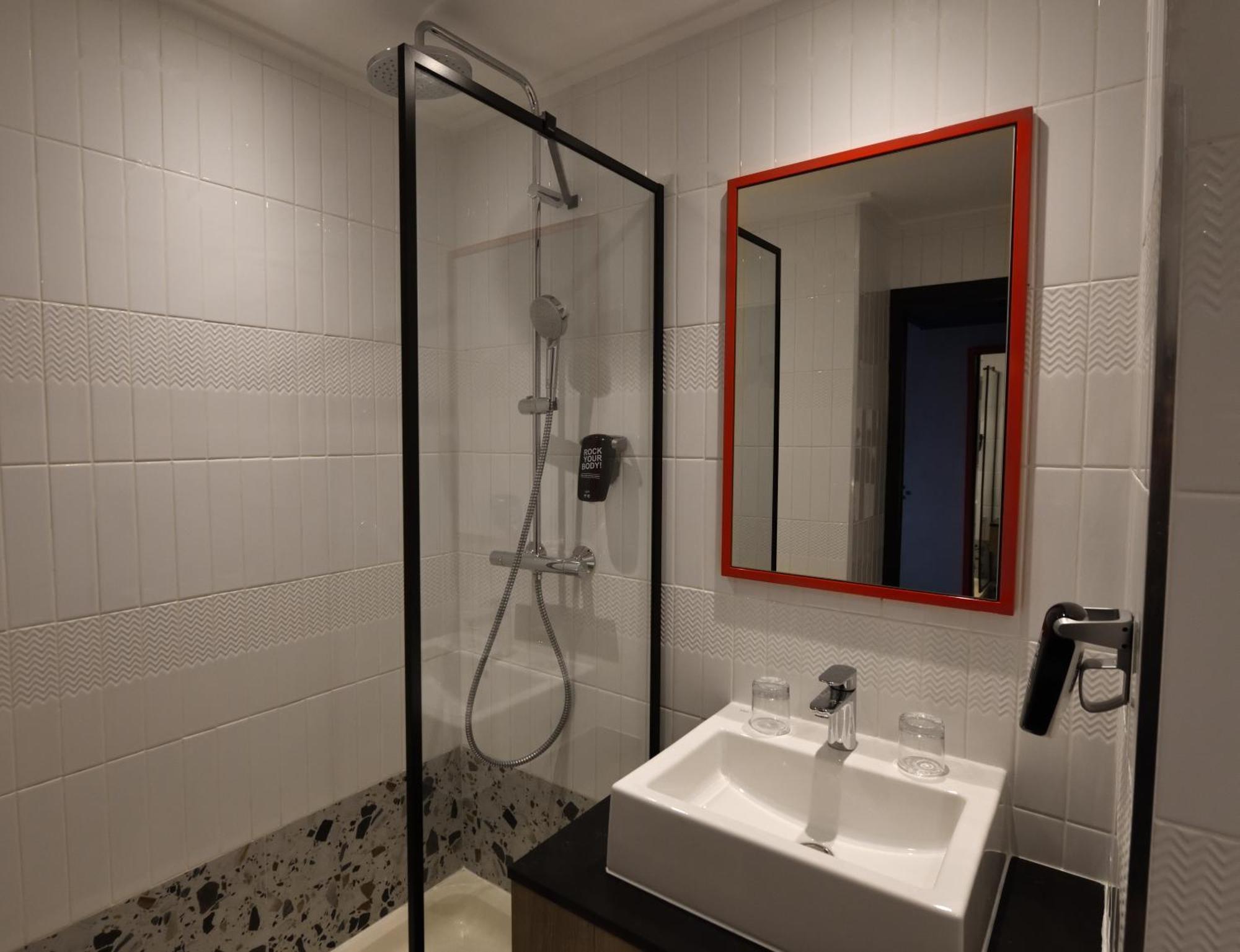 Ibis Styles Abidjan Plateau Hotel Exterior photo
