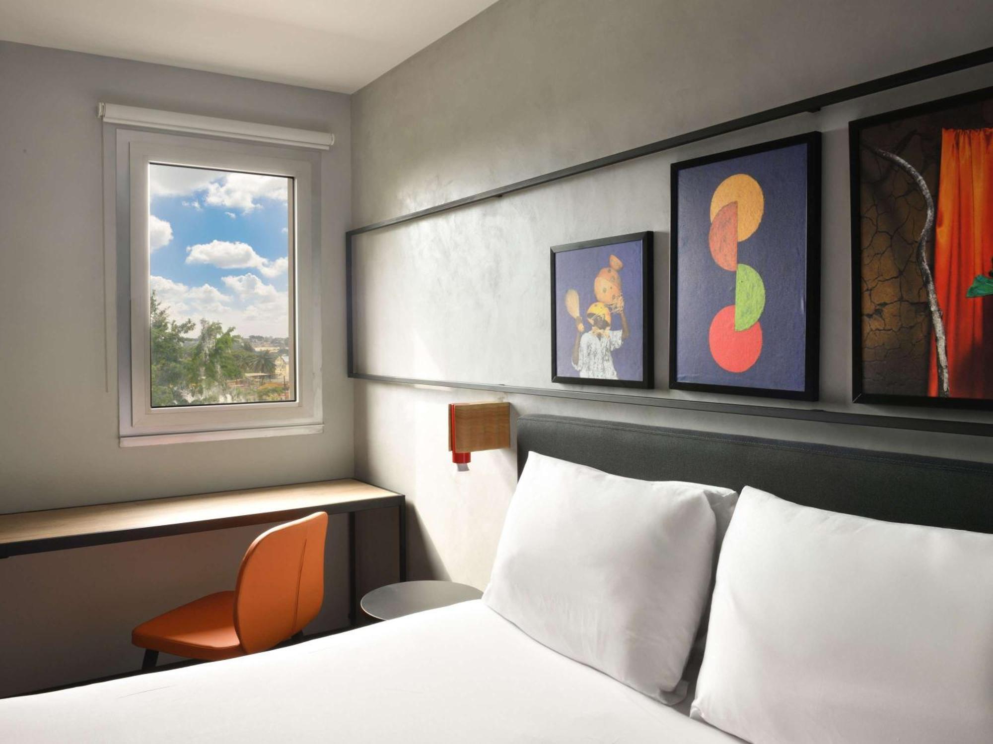 Ibis Styles Abidjan Plateau Hotel Exterior photo