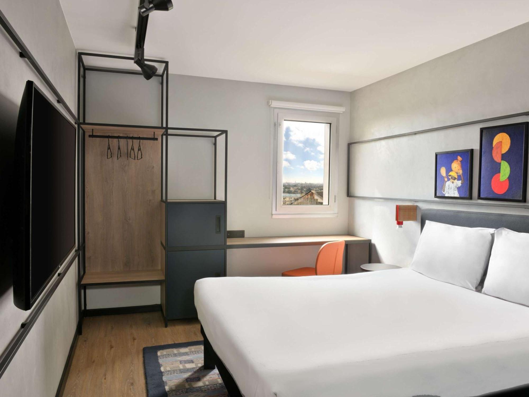 Ibis Styles Abidjan Plateau Hotel Exterior photo