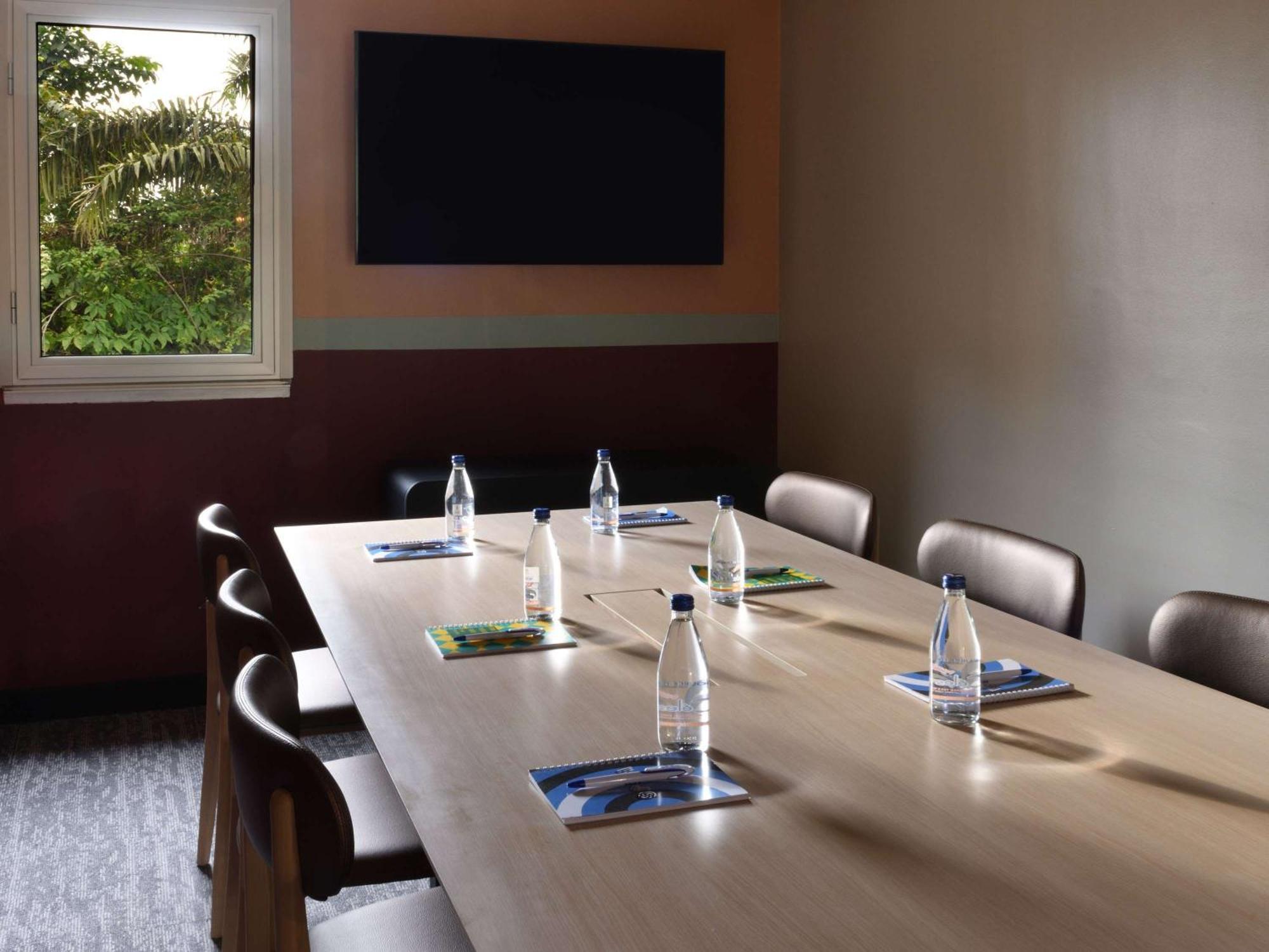 Ibis Styles Abidjan Plateau Hotel Exterior photo