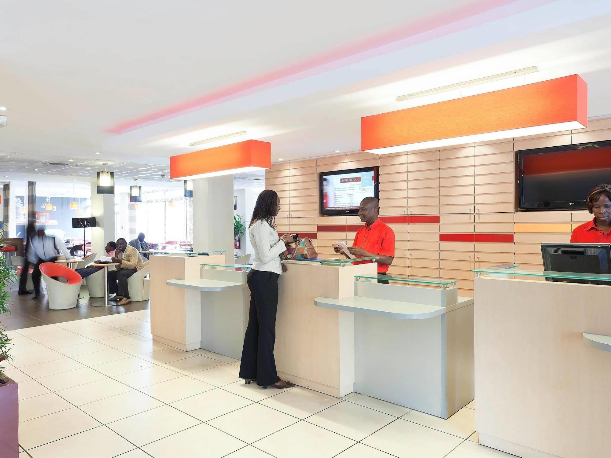 Ibis Styles Abidjan Plateau Hotel Exterior photo